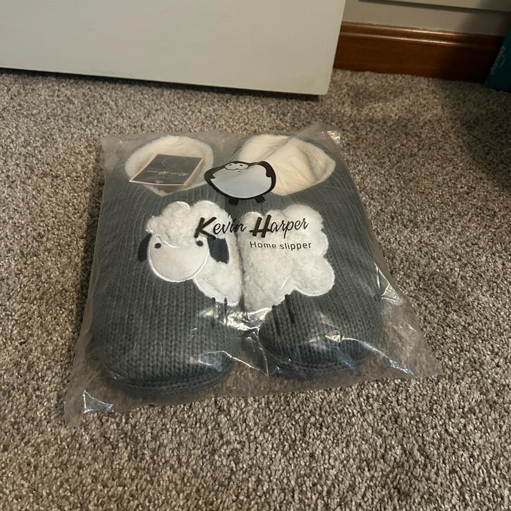 Kevin Harper Women’s Medium Home Slippers Sheep Design